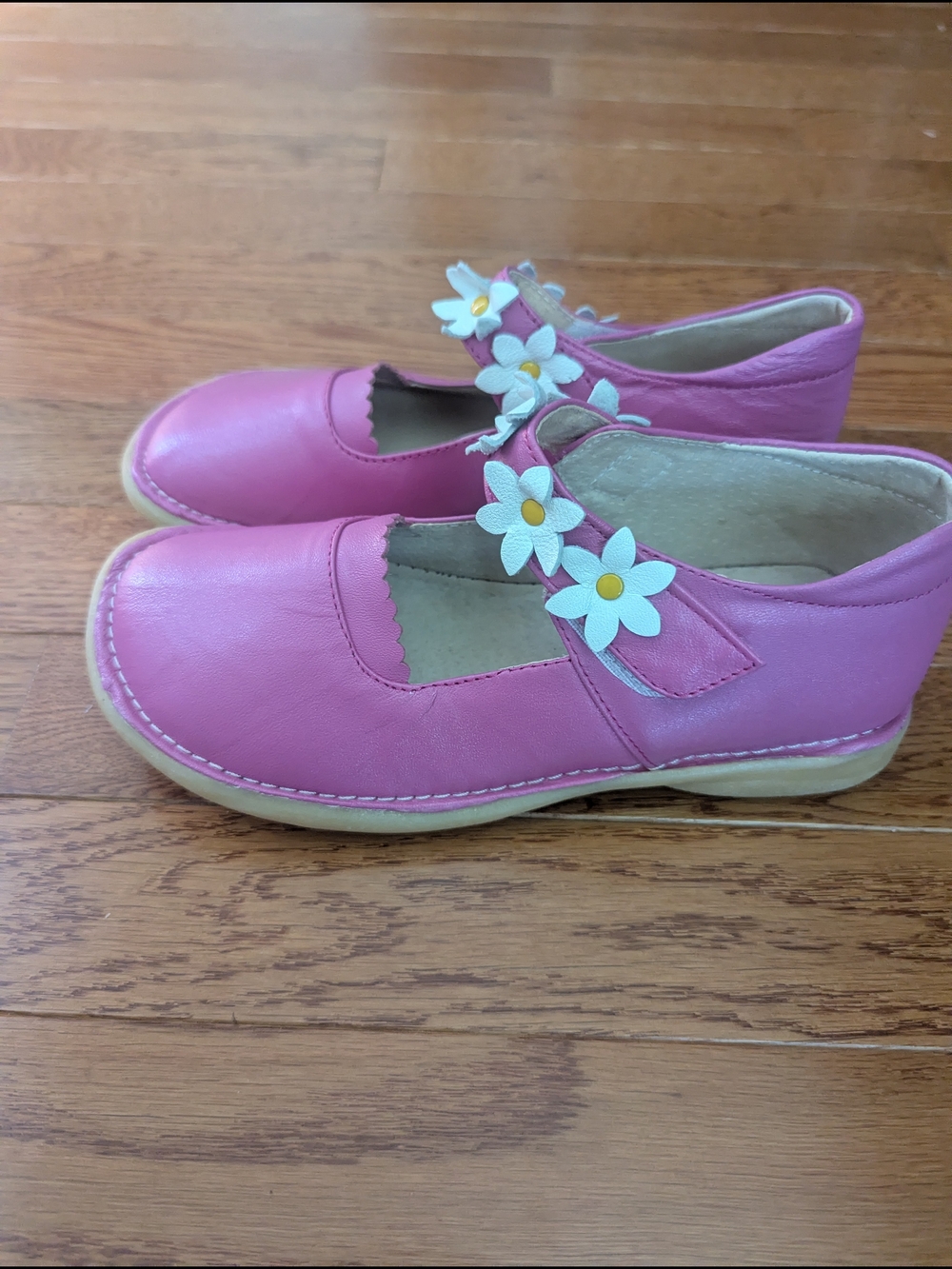 Girls Pink Mary Jane Dress Shoes with Daisy Accent